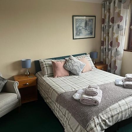 킨로스 An Escape For 2: Near A Castle Island In Scotland 아파트 외부 사진